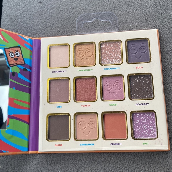 NEW Cinnamon Toast Crunch eyeshadow palette - Picture 3 of 7